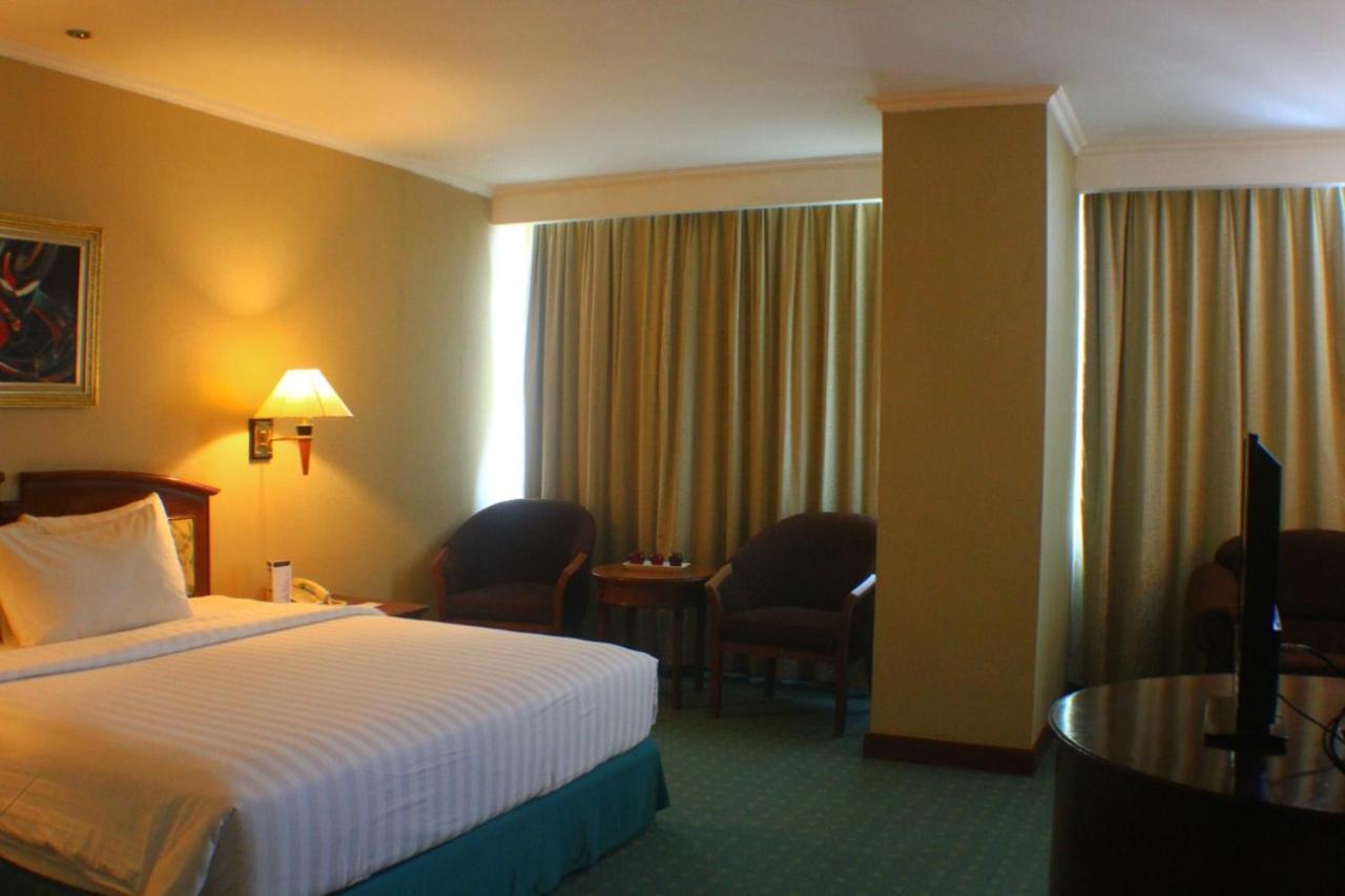 Hotel Grand Arkenso Park View Semarang Exterior foto