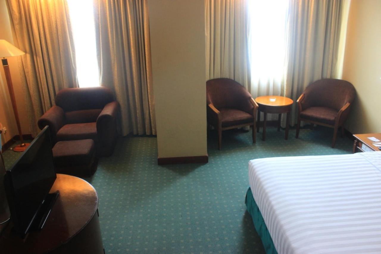 Hotel Grand Arkenso Park View Semarang Exterior foto
