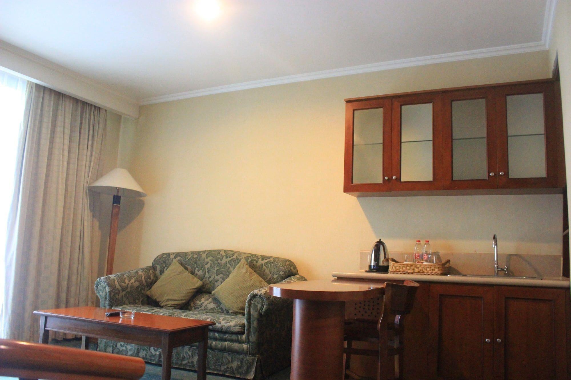 Hotel Grand Arkenso Park View Semarang Exterior foto