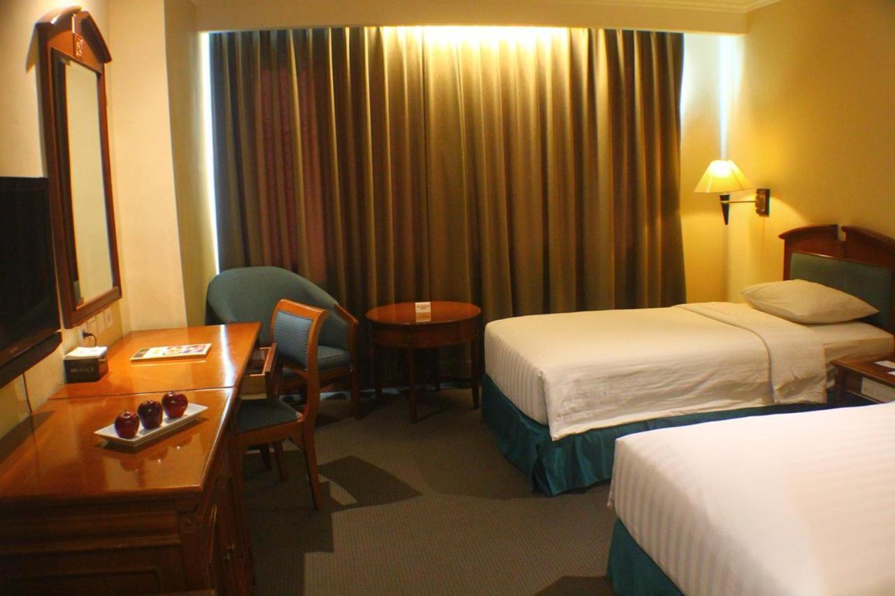 Hotel Grand Arkenso Park View Semarang Exterior foto