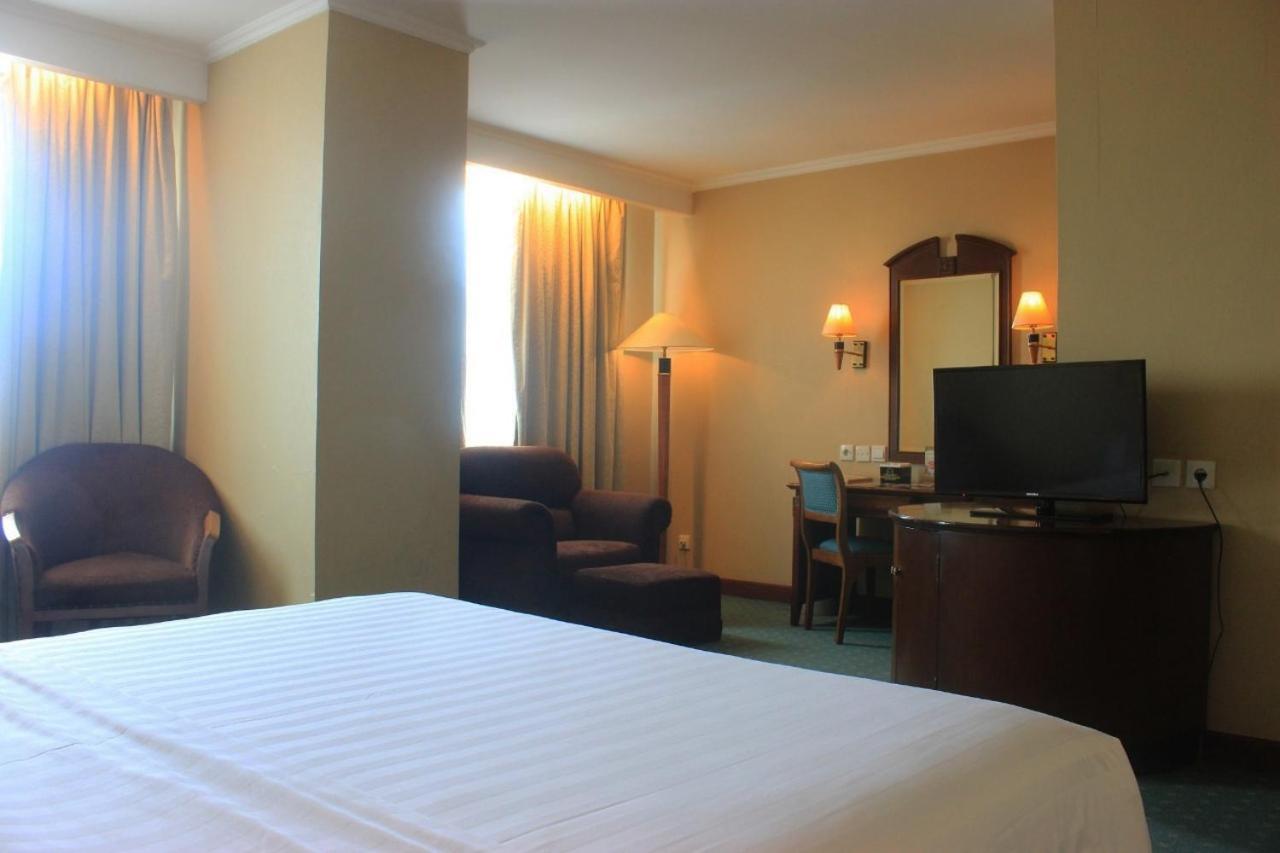 Hotel Grand Arkenso Park View Semarang Exterior foto