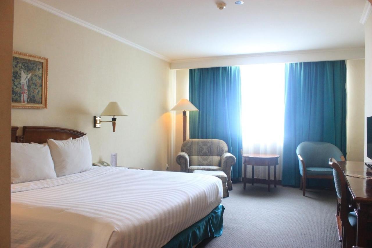 Hotel Grand Arkenso Park View Semarang Exterior foto