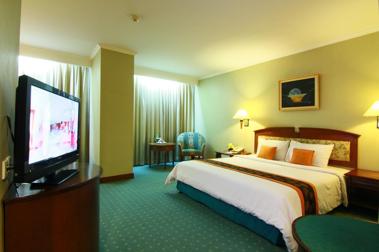 Hotel Grand Arkenso Park View Semarang Exterior foto