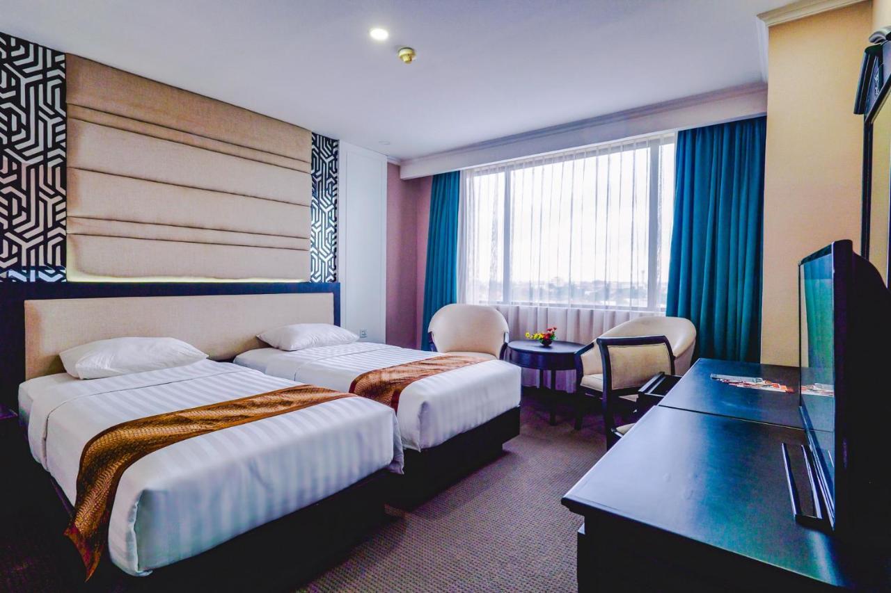 Hotel Grand Arkenso Park View Semarang Exterior foto