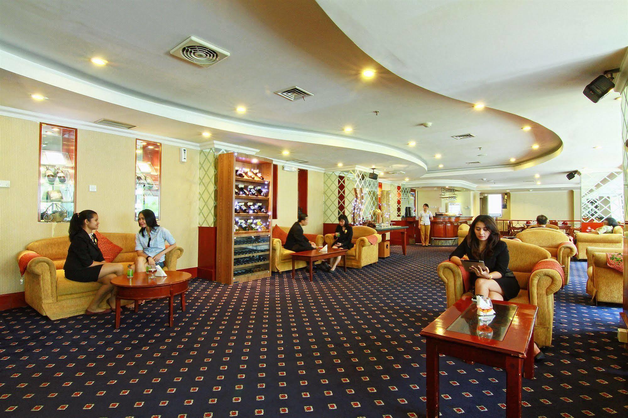 Hotel Grand Arkenso Park View Semarang Exterior foto