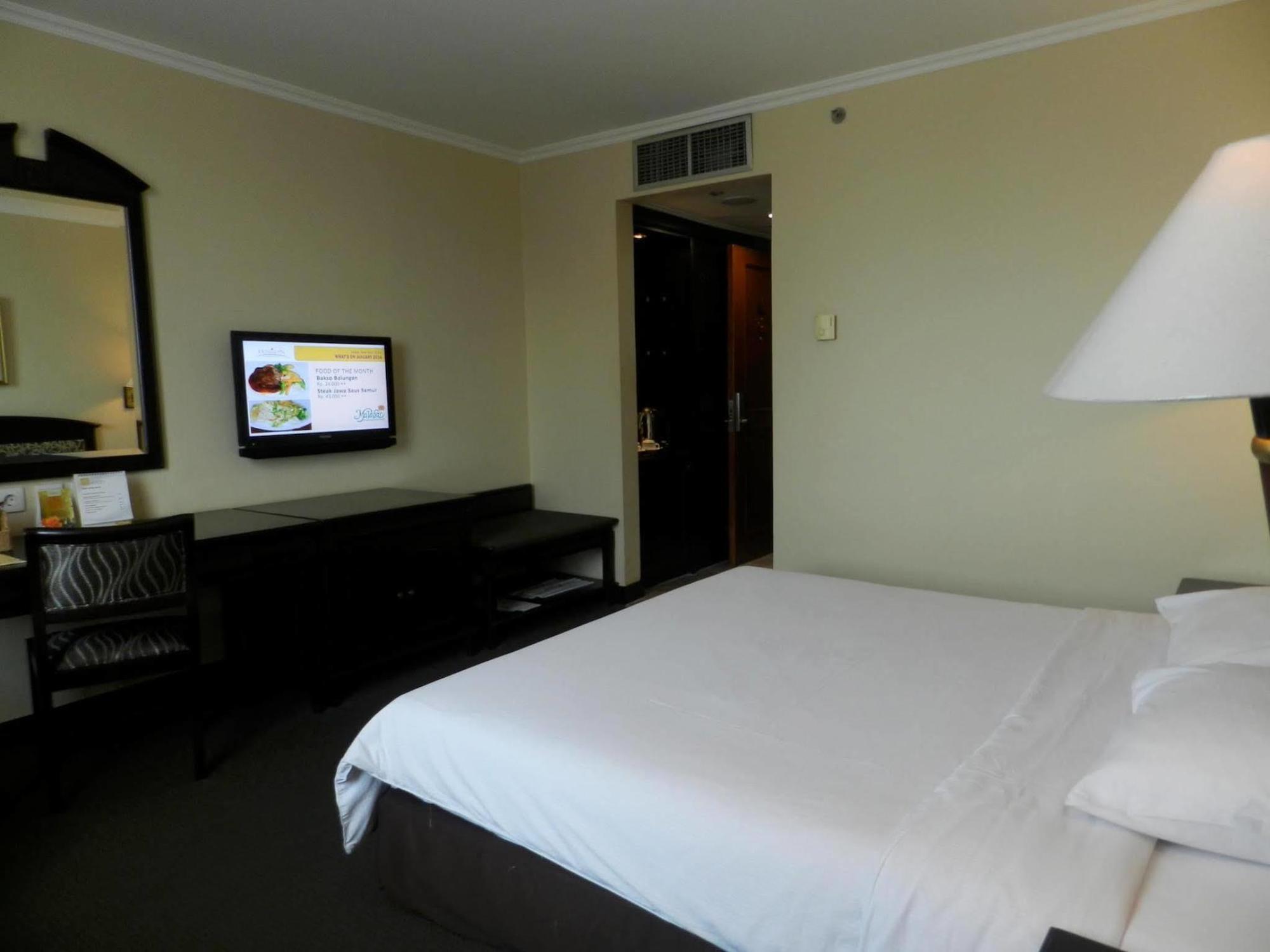 Hotel Grand Arkenso Park View Semarang Exterior foto