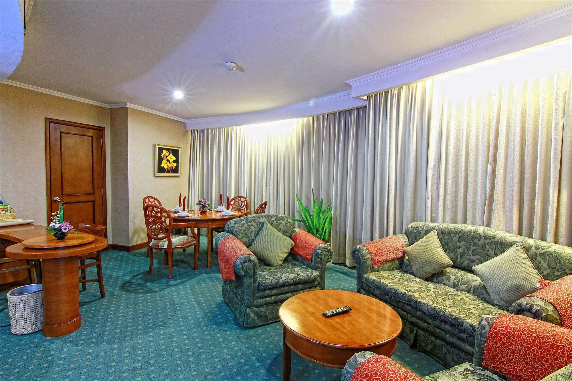 Hotel Grand Arkenso Park View Semarang Exterior foto