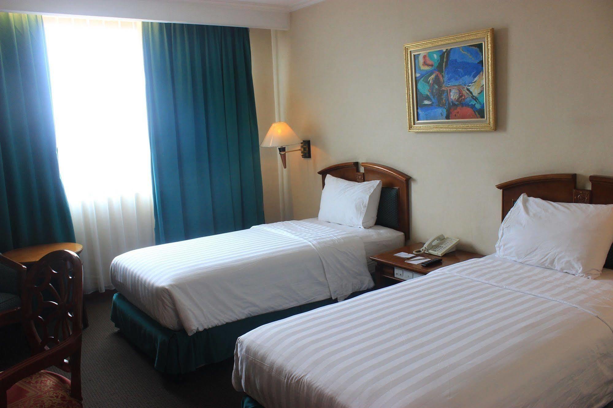Hotel Grand Arkenso Park View Semarang Exterior foto