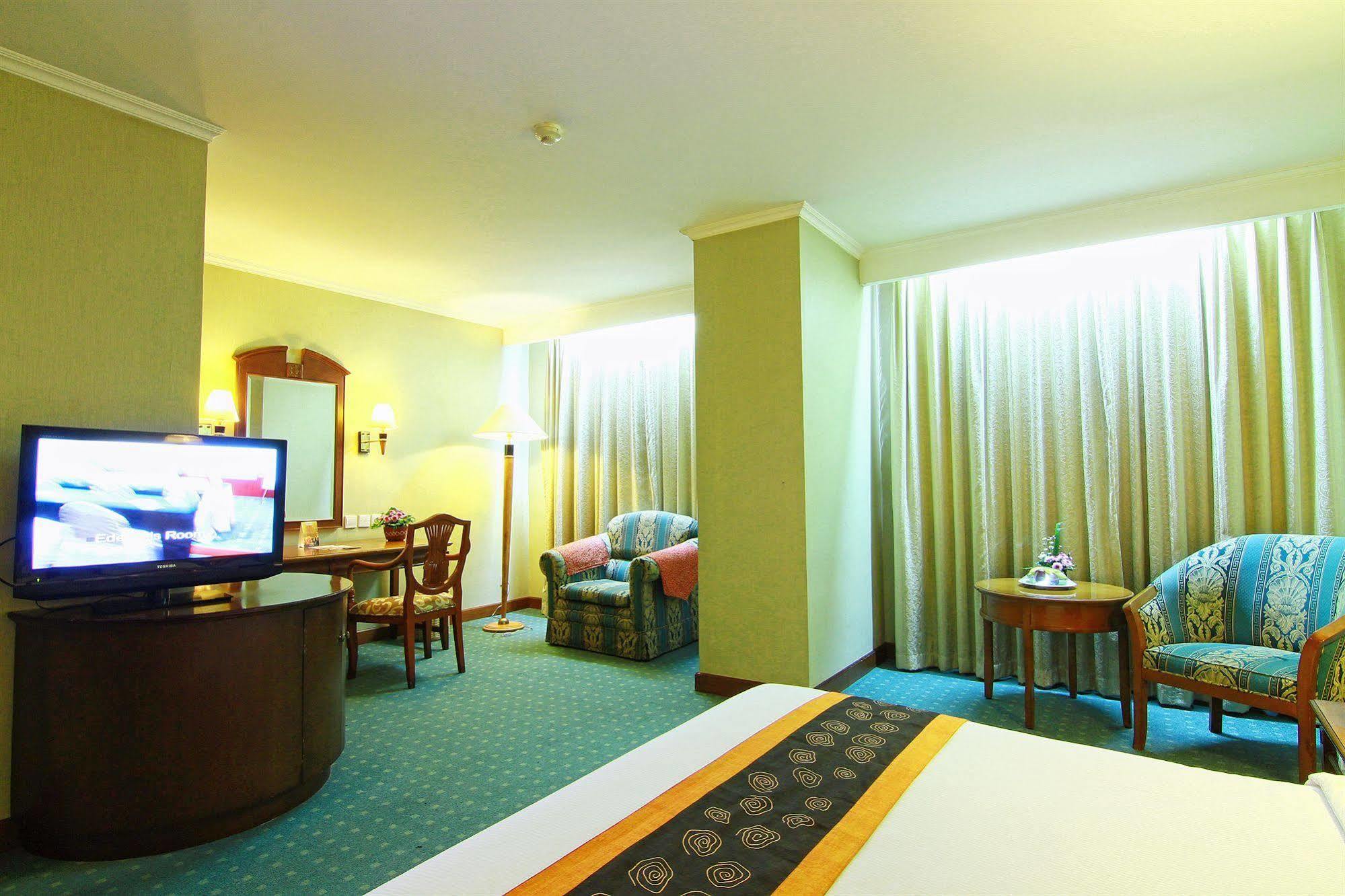 Hotel Grand Arkenso Park View Semarang Exterior foto