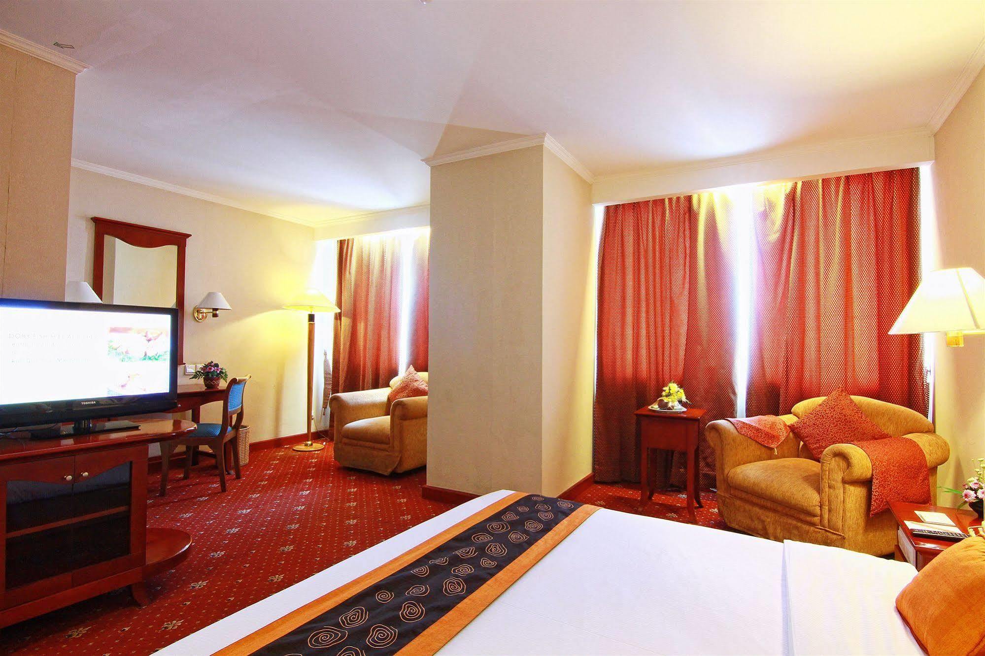 Hotel Grand Arkenso Park View Semarang Exterior foto