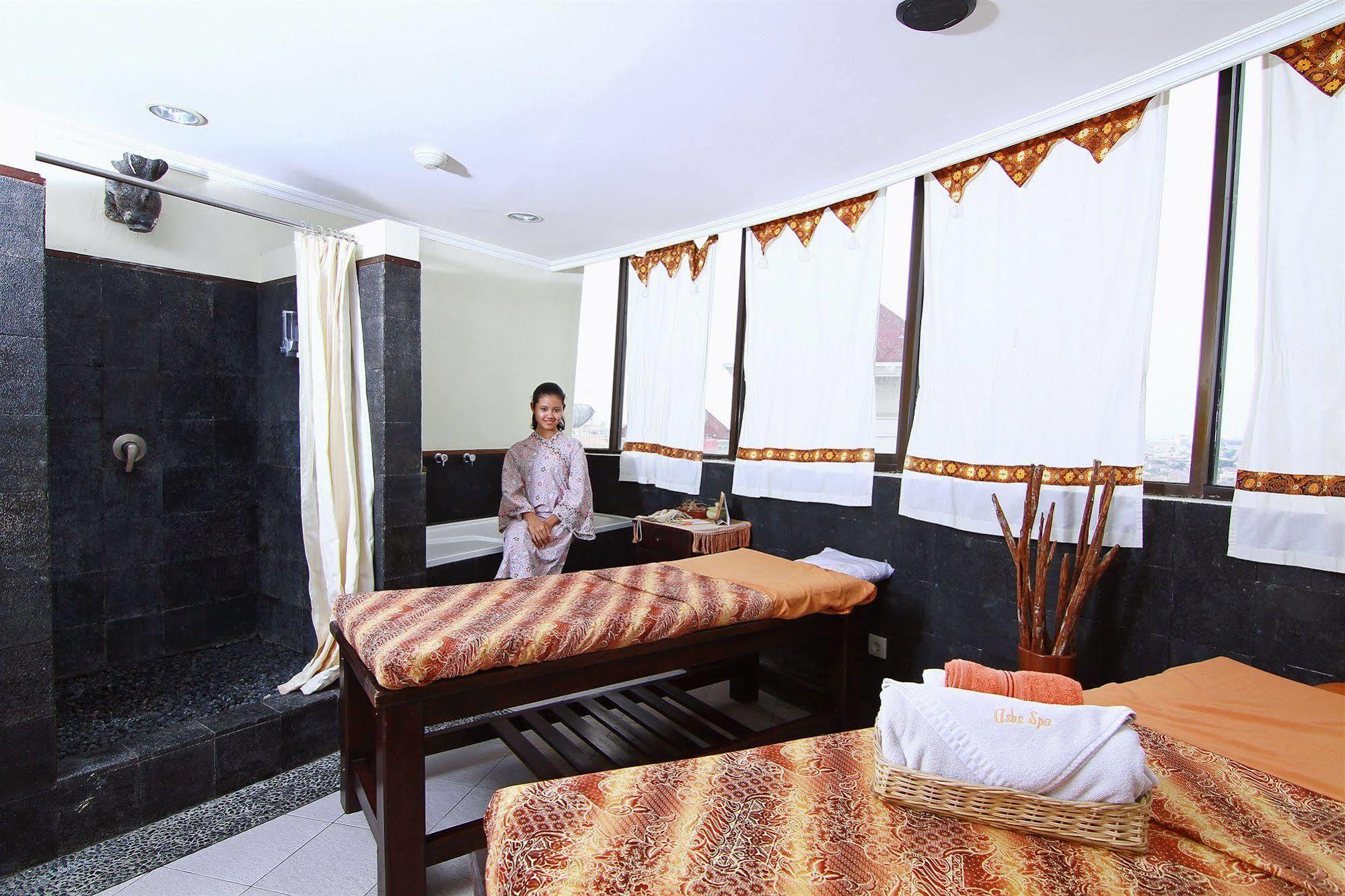 Hotel Grand Arkenso Park View Semarang Exterior foto