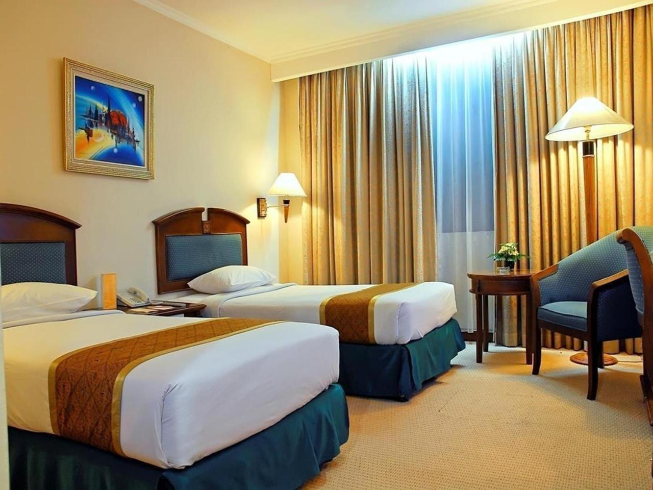 Hotel Grand Arkenso Park View Semarang Exterior foto