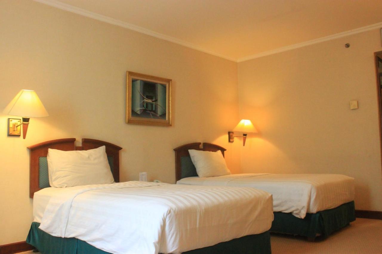 Hotel Grand Arkenso Park View Semarang Exterior foto