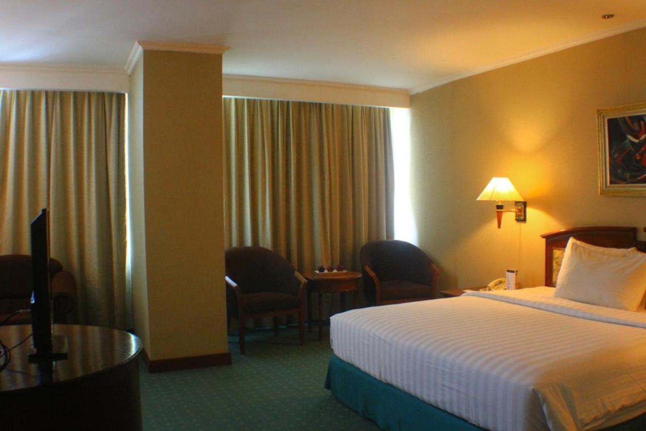 Hotel Grand Arkenso Park View Semarang Exterior foto